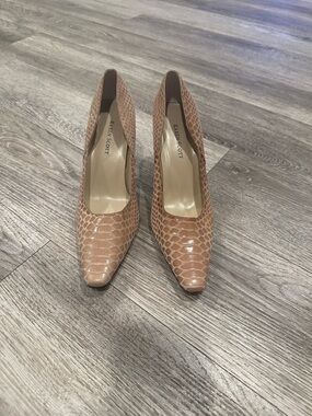 Karen Scott Tan Croc-Embossed Pointed Toe Pumps